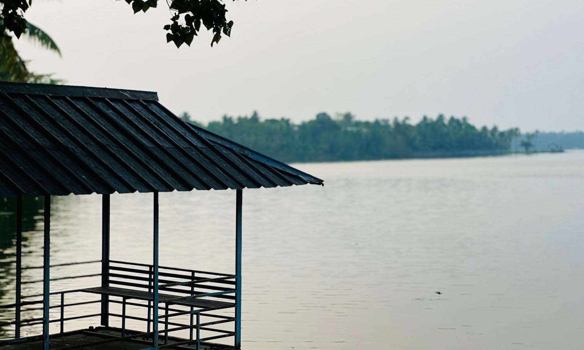 Waterfront By Palmyra Lägenhet Kollam Exteriör bild