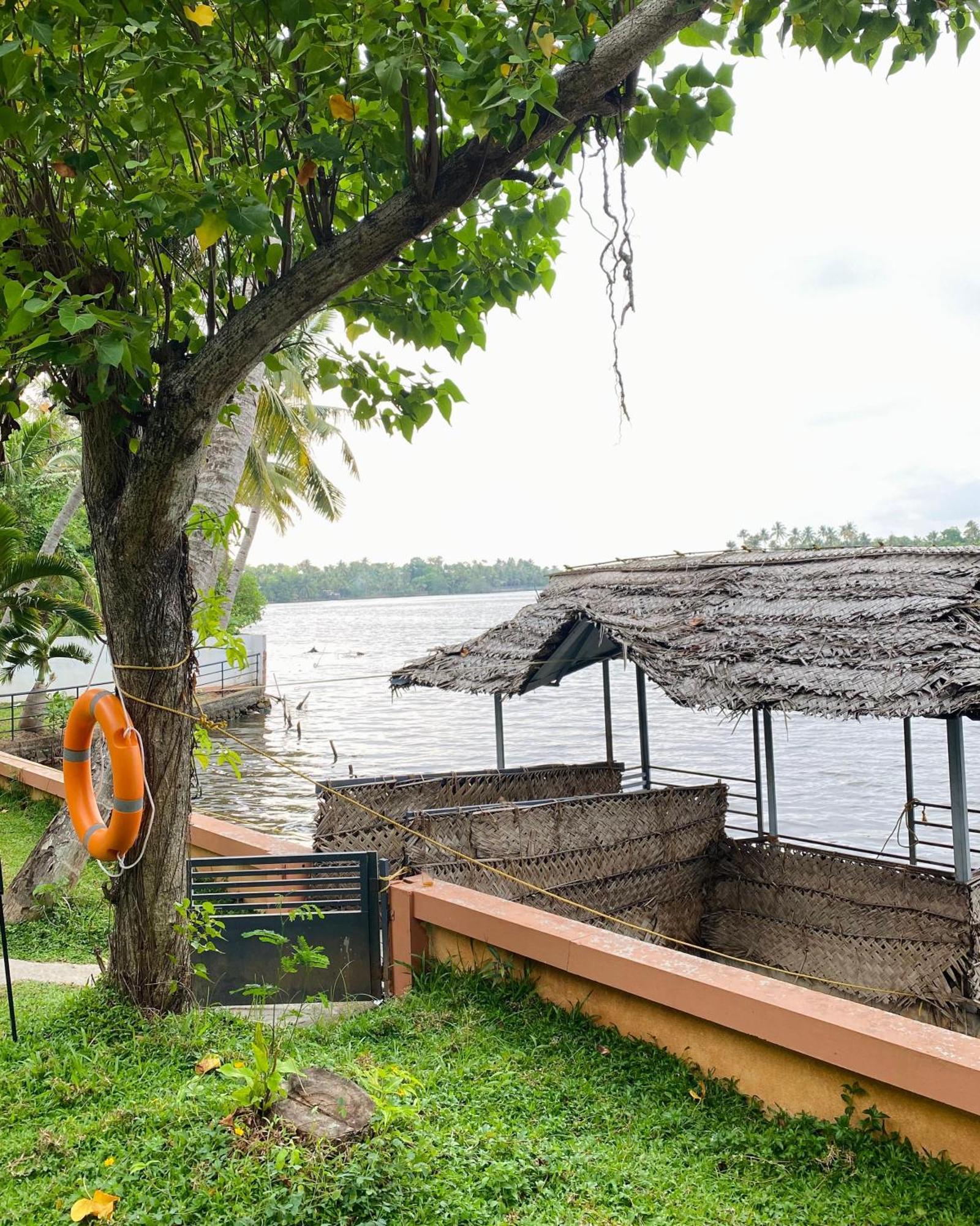 Waterfront By Palmyra Lägenhet Kollam Exteriör bild